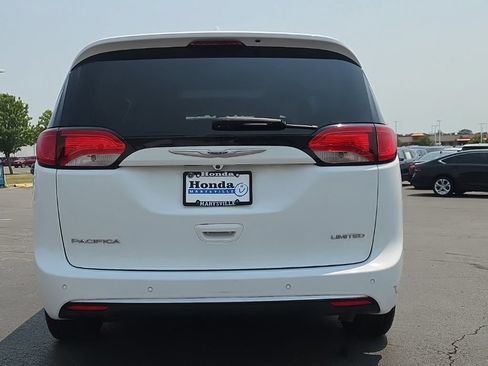 Used 2020 Chrysler Pacifica Limited FWD image 6