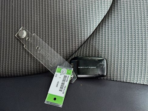 Used 2024 Toyota Highlander LE image 33