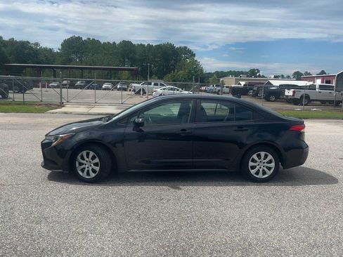 Used 2020 Toyota Corolla LE FWD image 3