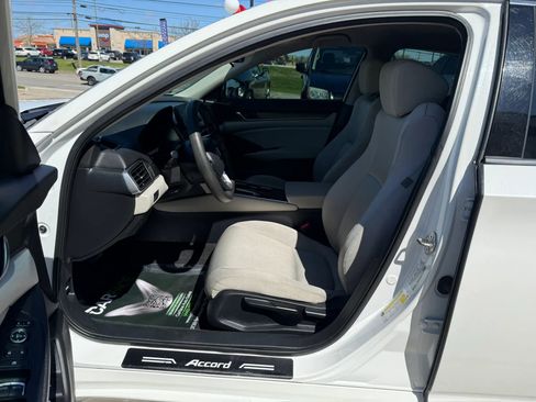 Used 2018 Honda Accord LX image 17