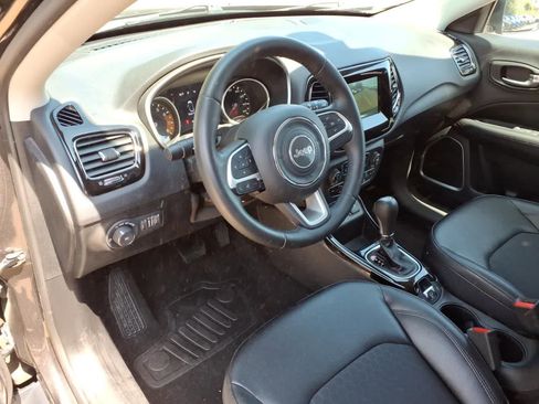 Used 2019 Jeep Compass Latitude FWD image 15