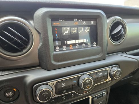 Used 2023 Jeep Wrangler Sport AWD/4WD image 18