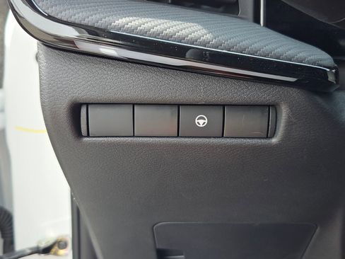 Used 2025 Nissan Kicks SR image 26