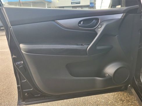 Used 2021 Nissan Rogue Sport S image 18