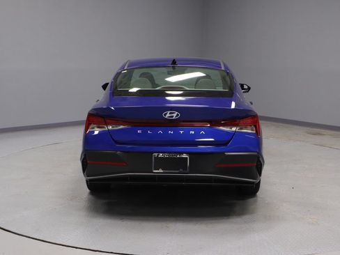 Used 2025 Hyundai Elantra SEL FWD image 11