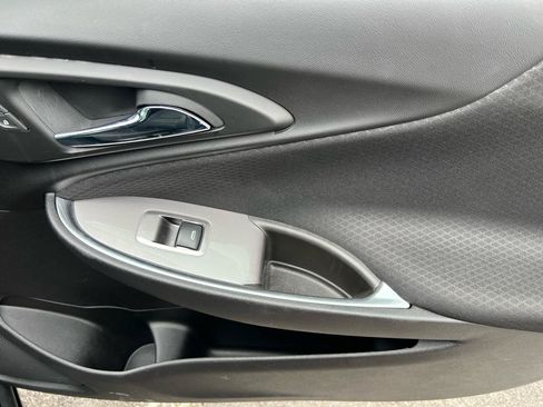 Used 2017 Chevrolet Malibu Hybrid FWD image 10