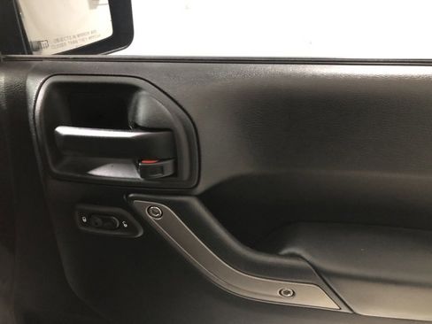 Used 2014 Jeep Wrangler Unlimited Sport w/ Power Convenience Group image 14