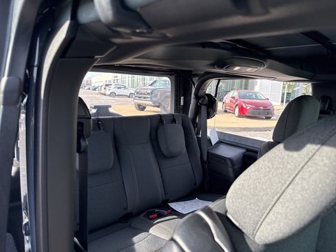 Used 2025 Jeep Wrangler Sport image 7