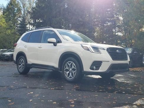 Used 2023 Subaru Forester Premium image 1