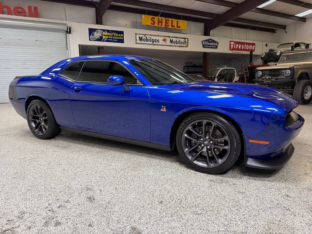 Used 2022 Dodge Challenger R/T Scat Pack w/ Scat Pack Stripe RWD image 10