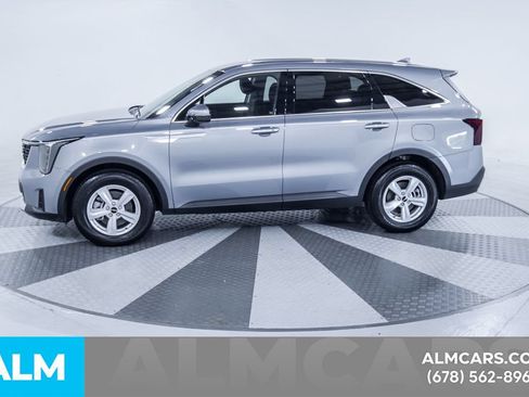 Used 2024 Kia Sorento LX FWD image 10