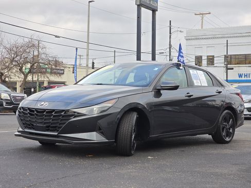 Used 2022 Hyundai Elantra SEL w/ Convenience Package image 17