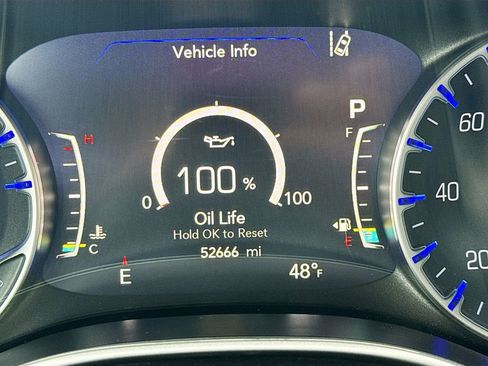 Used 2024 Chrysler Pacifica Touring-L image 12