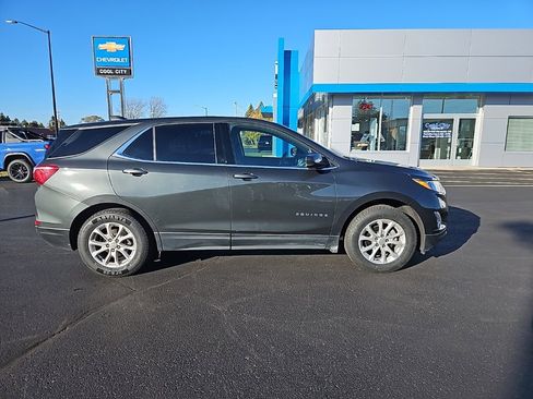 Used 2020 Chevrolet Equinox LT image 2