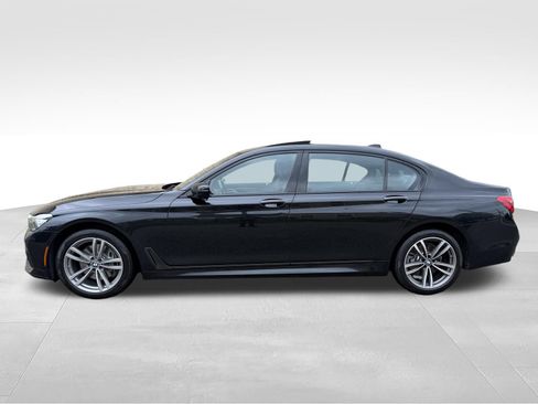 Used 2019 BMW 740i xDrive w/ M Sport Package AWD/4WD image 8