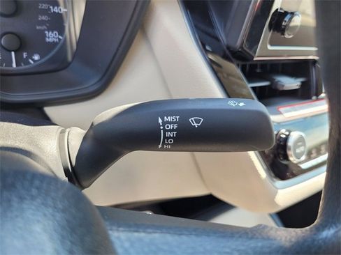 Used 2025 Toyota Corolla LE image 28