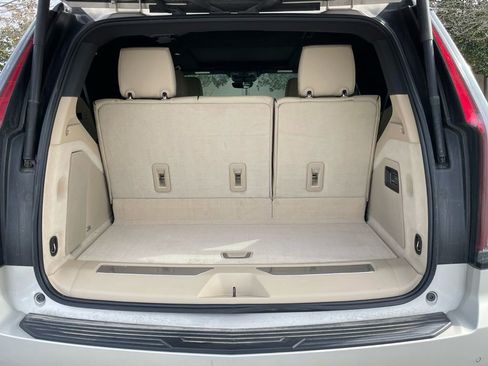 Used 2023 Cadillac Escalade Premium Luxury w/ LPO, Illumination Package image 7