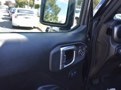 Used 2022 Jeep Gladiator Sport image 14