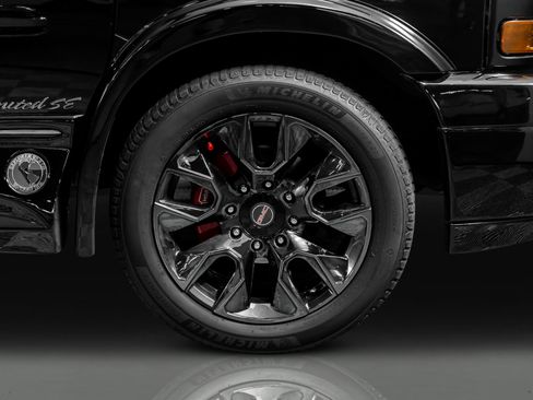 Used 2023 GMC Savana 2500 image 7