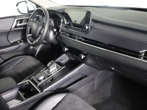 Used 2024 Mitsubishi Outlander SE image 25