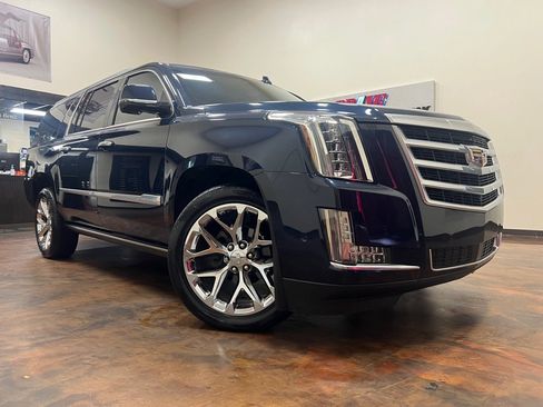 Used 2018 Cadillac Escalade ESV Premium Luxury AWD/4WD image 49