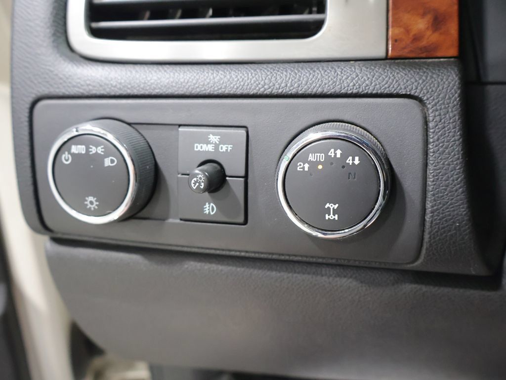 Used 2013 Chevrolet Suburban LTZ AWD/4WD image 32