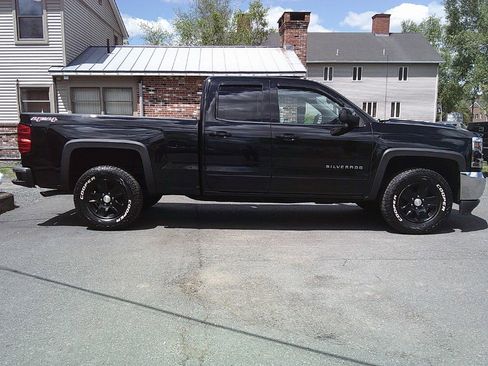 Used 2017 Chevrolet Silverado 1500 LT w/ All Star Edition AWD/4WD image 2