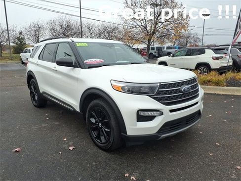 Used 2023 Ford Explorer XLT w/ Equipment Group 202A image 3