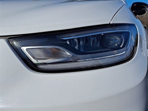 Used 2024 Chrysler Pacifica Touring-L image 8