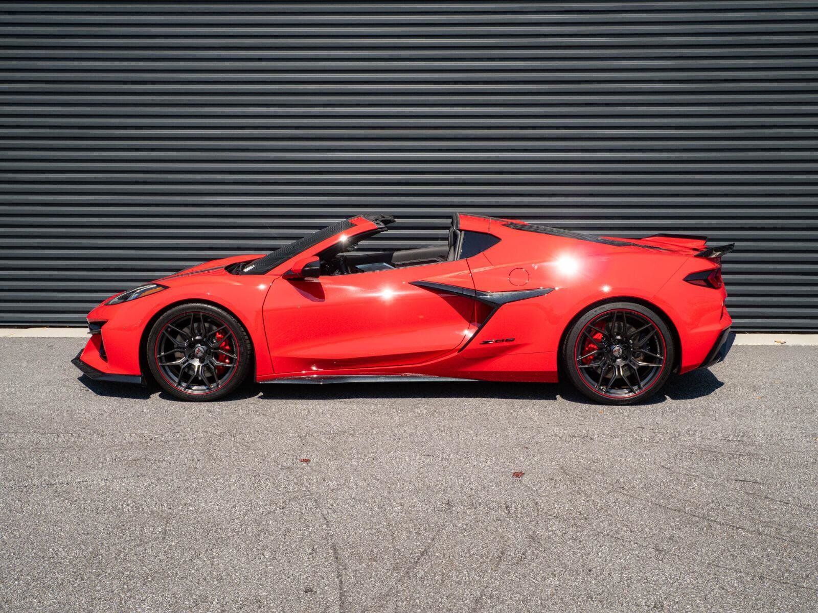 Used 2024 Chevrolet Corvette Z06 RWD image 2