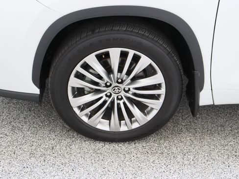 Certified 2026 Toyota Highlander Platinum AWD/4WD image 11