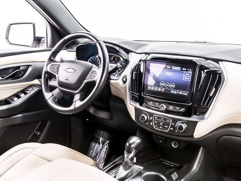 Used 2022 Chevrolet Traverse LT FWD image 19