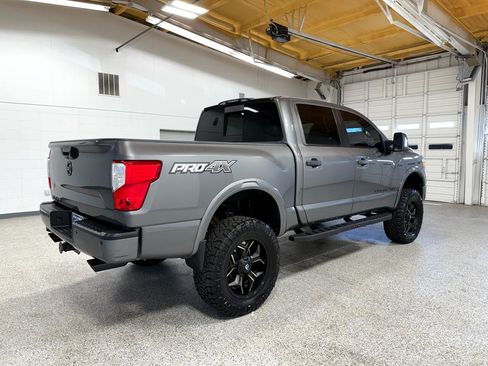 Used 2019 Nissan Titan PRO-4X w/ Pro-4x Convenience Package image 4