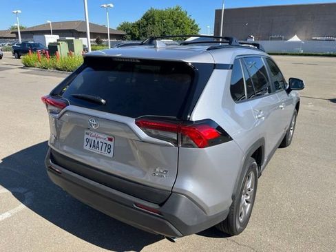 Used 2025 Toyota RAV4 XLE AWD/4WD image 5