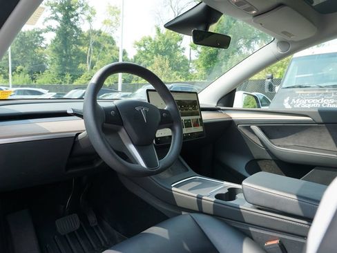 Used 2023 Tesla Model Y Long Range AWD/4WD image 12