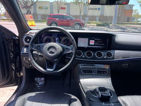 Used 2018 Mercedes-Benz E 400 4MATIC Sedan w/ Premium 3 Package image 19