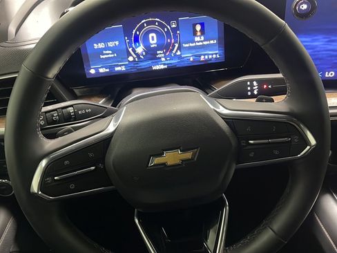 Used 2025 Chevrolet Tahoe High Country AWD/4WD image 4