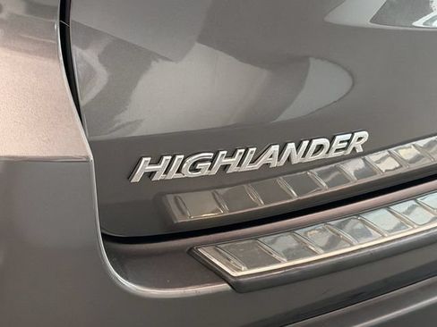 Used 2017 Toyota Highlander XLE w/ Protection Package #3 AWD/4WD image 8