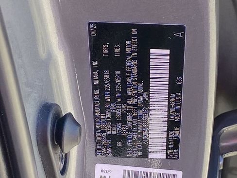 Certified 2025 Toyota Highlander XLE image 35