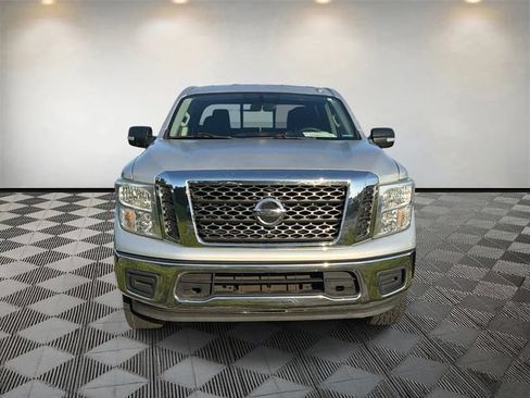 Used 2017 Nissan Titan SV RWD image 2