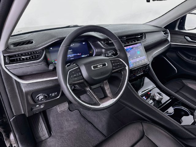 Used 2023 Jeep Grand Cherokee L Limited w/ Luxury Tech Group II AWD/4WD image 13