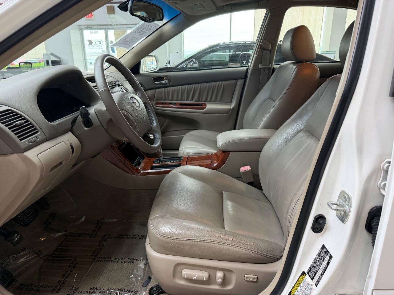 Used 2005 Toyota Camry XLE FWD image 11
