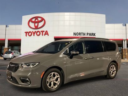 Used 2023 Chrysler Pacifica Limited
