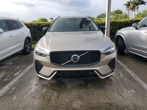 Certified 2025 Volvo XC60 B5 Core image 2