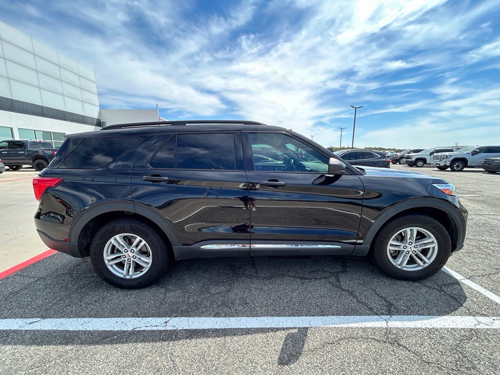Used 2022 Ford Explorer XLT w/ Equipment Group 202A AWD/4WD image 4