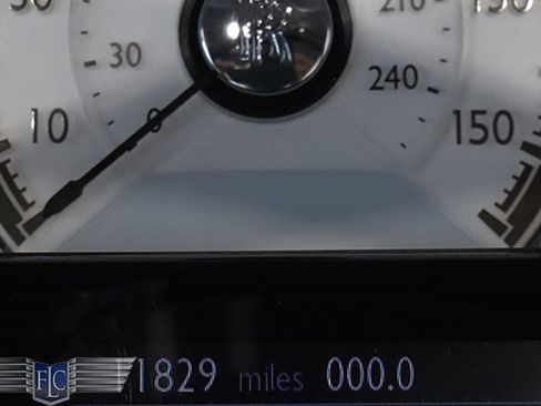 Used 2017 Rolls-Royce Dawn RWD image 45