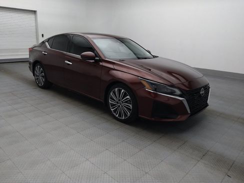 Used 2023 Nissan Altima 2.5 SL FWD image 11