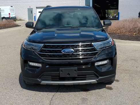 Used 2020 Ford Explorer XLT w/ Equipment Group 202A image 3