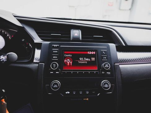 Used 2017 Honda Civic Sport image 2