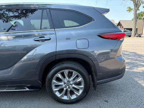 Used 2021 Toyota Highlander Limited FWD image 39